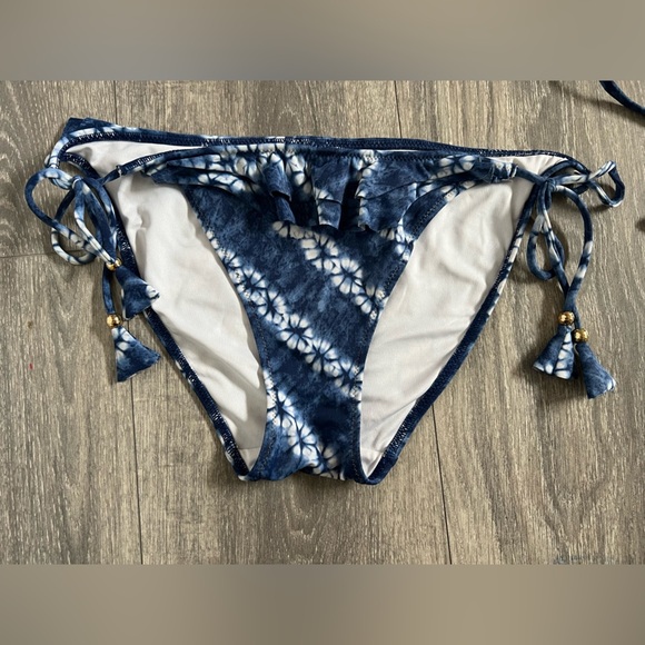 Victoria’s Secret tie dye ruffle bikini set - Picture 4 of 9
